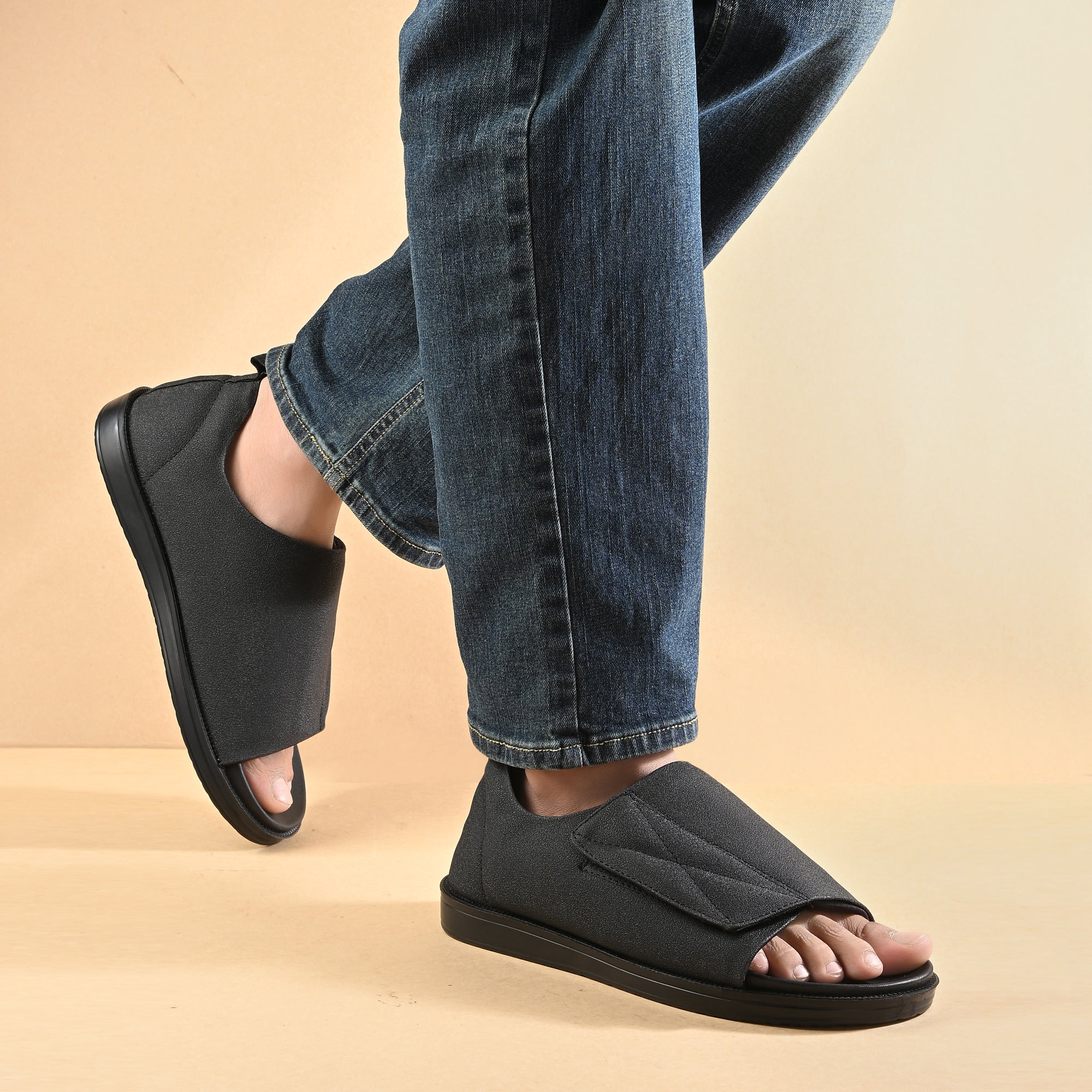 Diabetische Slippers, Schoenen Voor Orthopedische Gezwollen Voeten, Ademend Oedeem Sandalen Indoor Outdoor Lichtgewicht Extra Brede Slippers (Zwart,45 EU Diabetische Slippers, Schoenen Voor Orthopedische Gezwollen Voeten, Ademend Oedeem Sandalen Indoor Outdoor Lichtgewicht Extra Brede Slippers (Zwart,45 EU